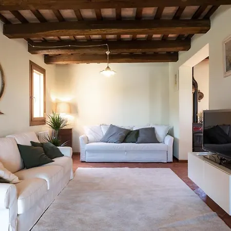 Vila Casale Principessa 6&2, Emma Carassai